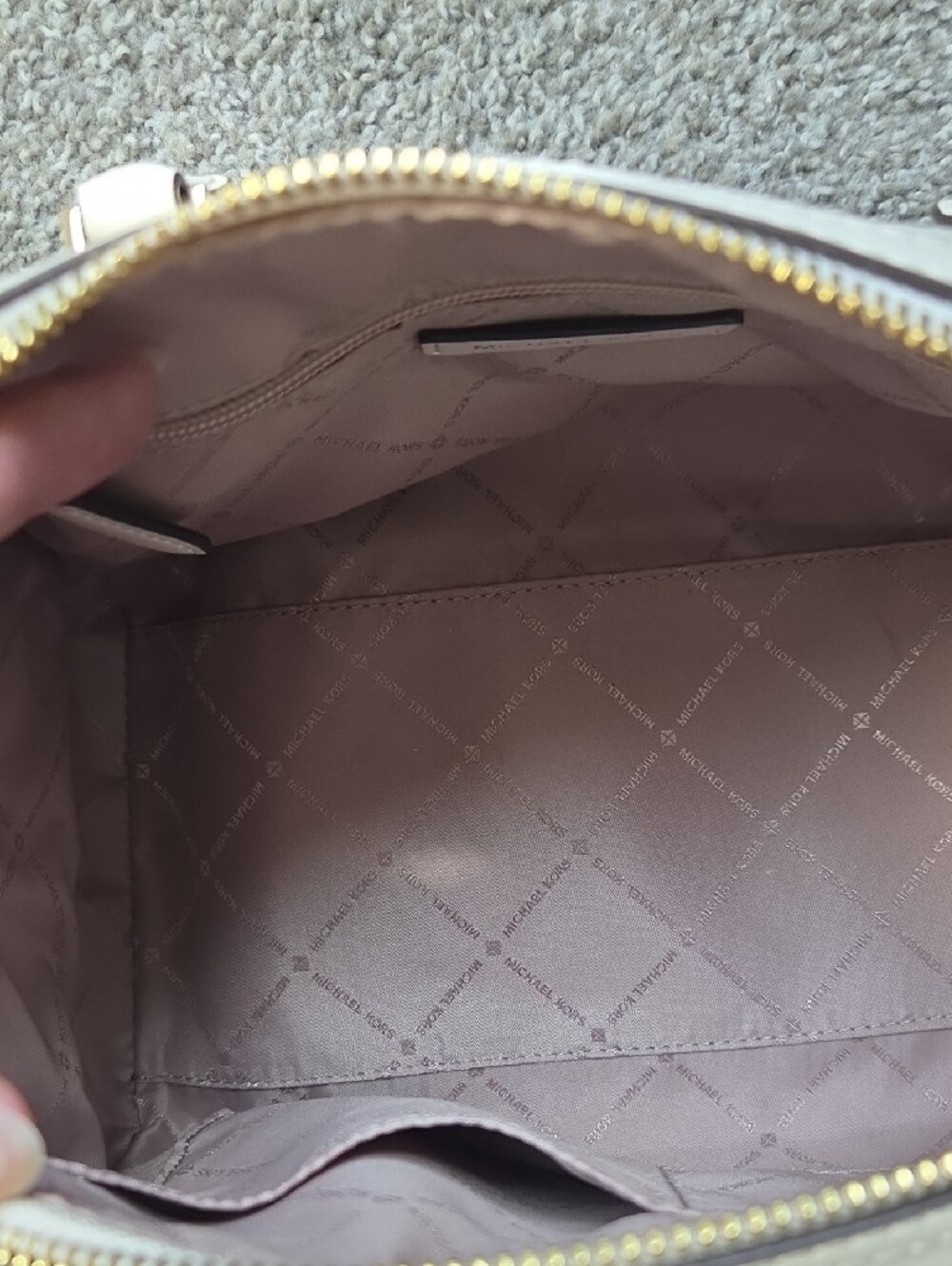 Michael Kors Duffle Bag with Matching Wallet/ Wristlet - Picture 6 of 9